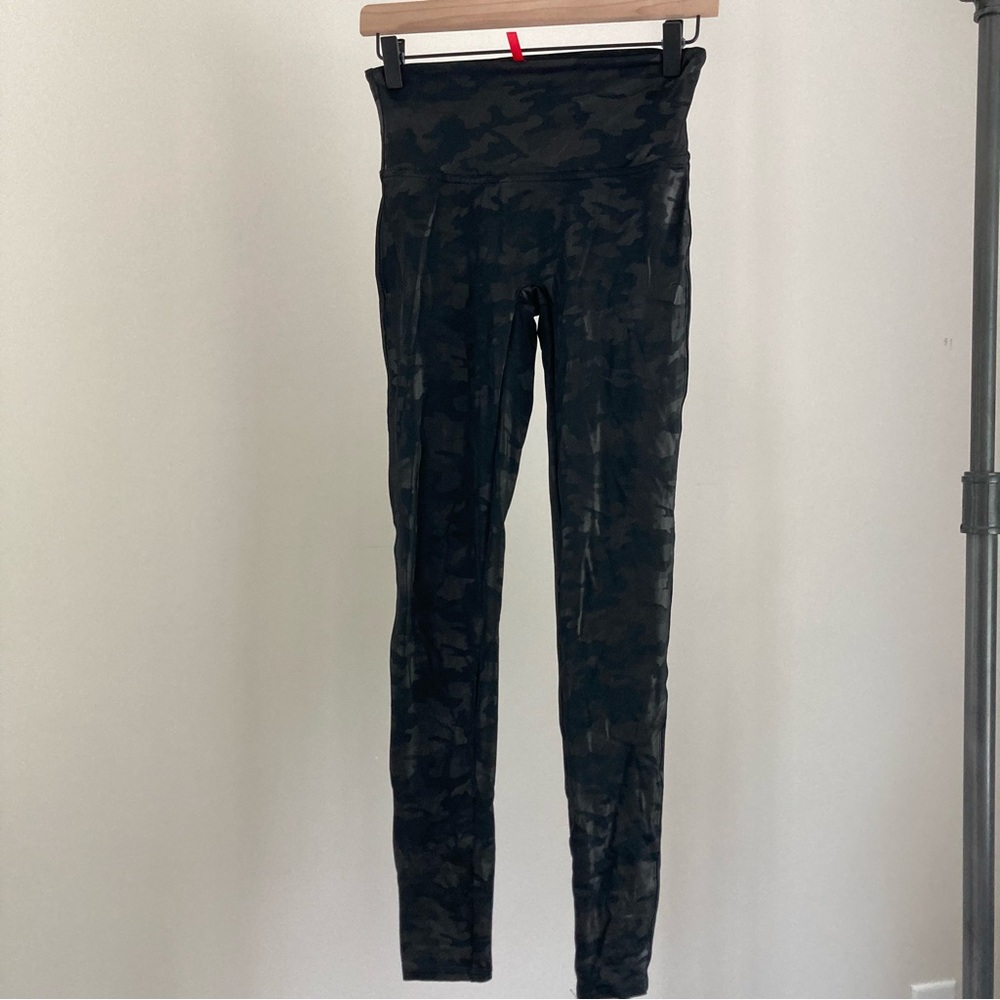 SPANX Camo Leggings Camo Size M
